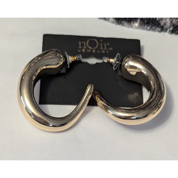 Chunky Gold Tone Teardrop Drop Earrings - Picture 4 of 5